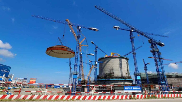 A dome is installed over a Hualong One nuclear reactor in China in 2018 -- the same type being exported to Pakistan. © China Daily via Reuters